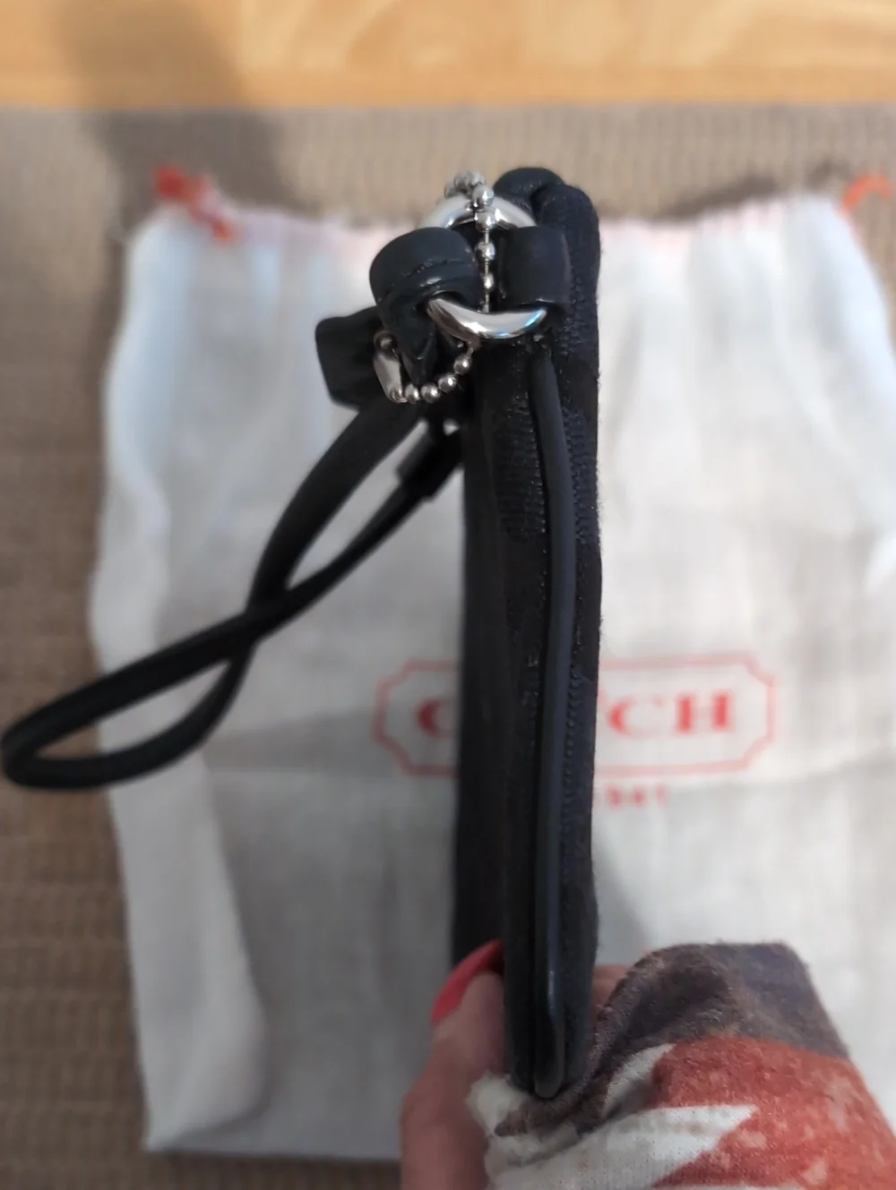 Coach Black Signature Logo Wristlet w/ Dust Bag Great Condition - Picture 6 of 7